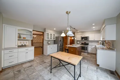 2324 Kalamazoo Drive Naperville IL 60565