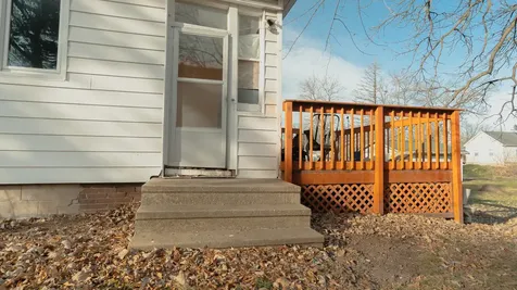 206 West 1st Street Lostant IL 61334