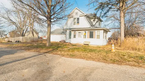 206 West 1st Street Lostant IL 61334