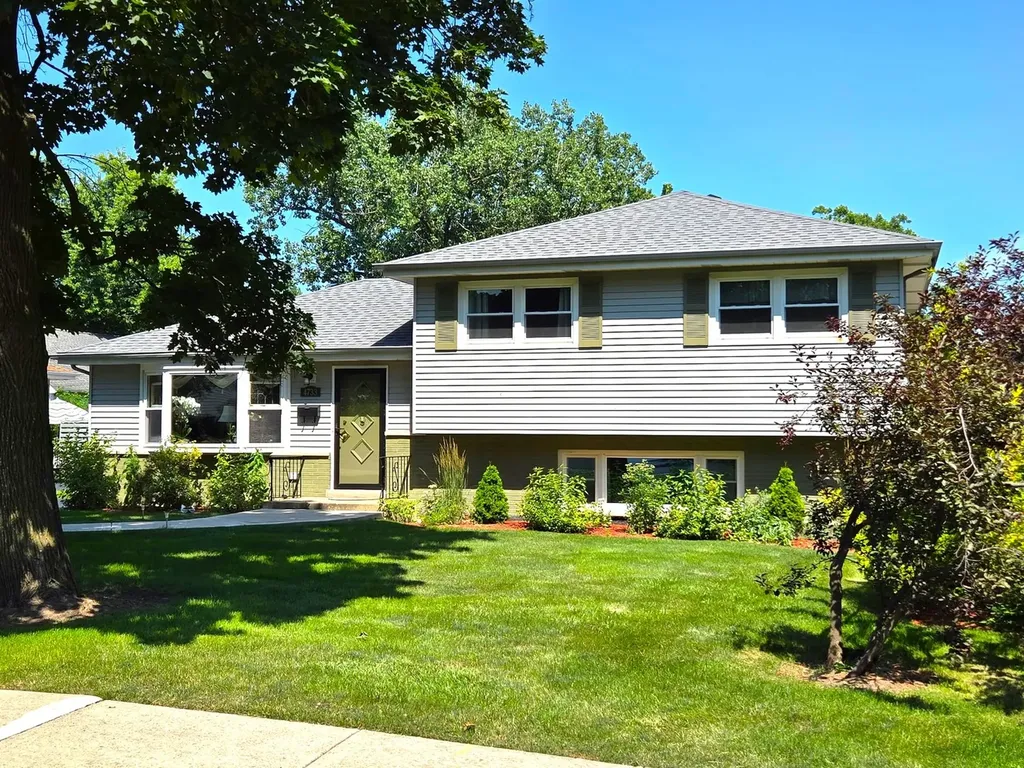 4733 South Pershing Avenue Downers Grove IL 60515