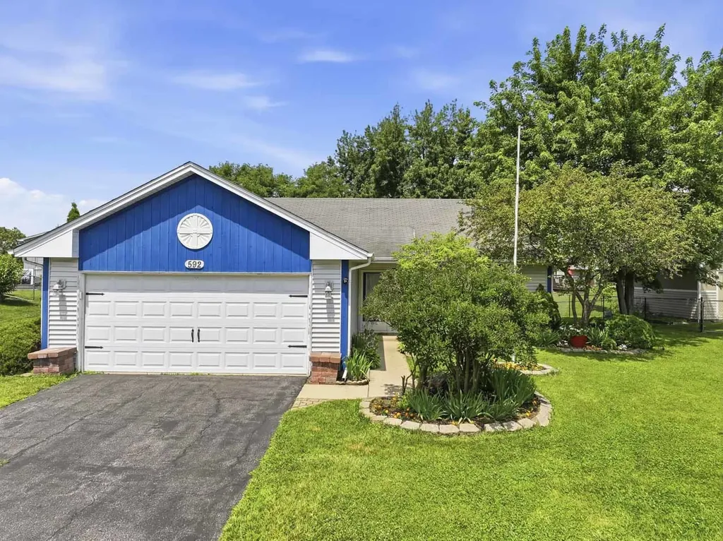592 Bluff Street Carol Stream IL 60188