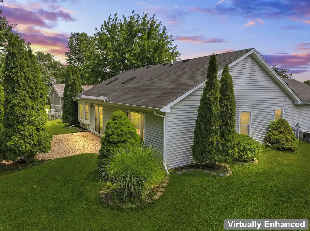 592 Bluff Street Carol Stream IL 60188