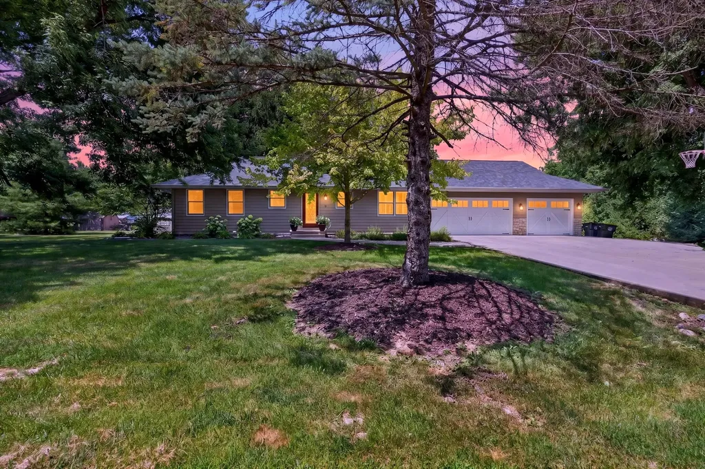19882 Oakwood Drive Bloomington IL 61705