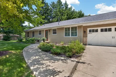 19882 Oakwood Drive Bloomington IL 61705