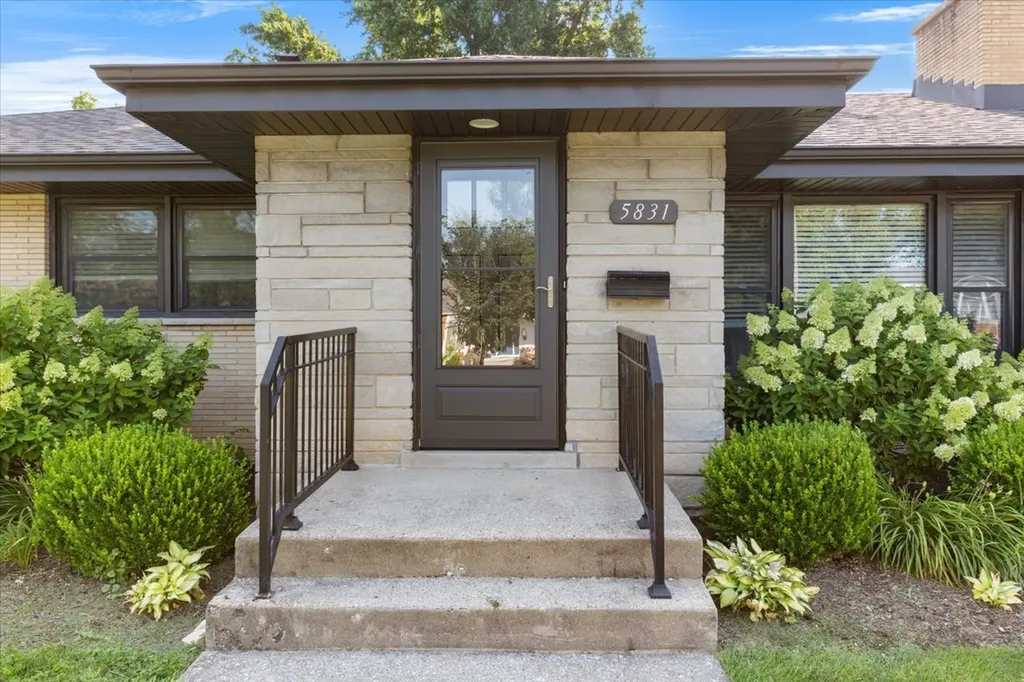 5831 Washington Street Downers Grove IL 60516