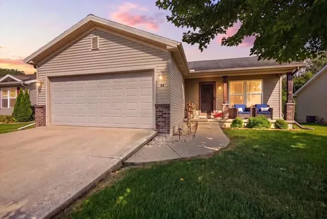 24 Winding Way Bloomington IL 61705
