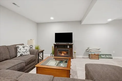 24 Winding Way Bloomington IL 61705