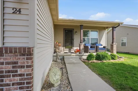 24 Winding Way Bloomington IL 61705