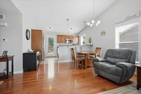 24 Winding Way Bloomington IL 61705