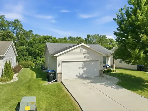 24 Winding Way Bloomington IL 61705