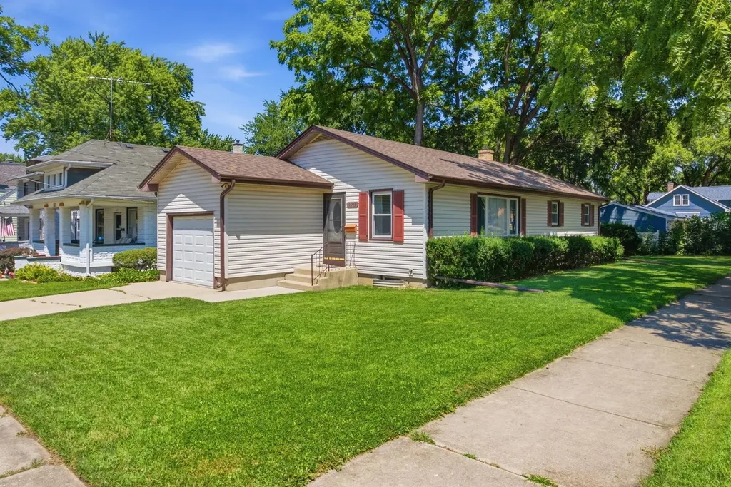1003 Bellevue Avenue Elgin IL 60120