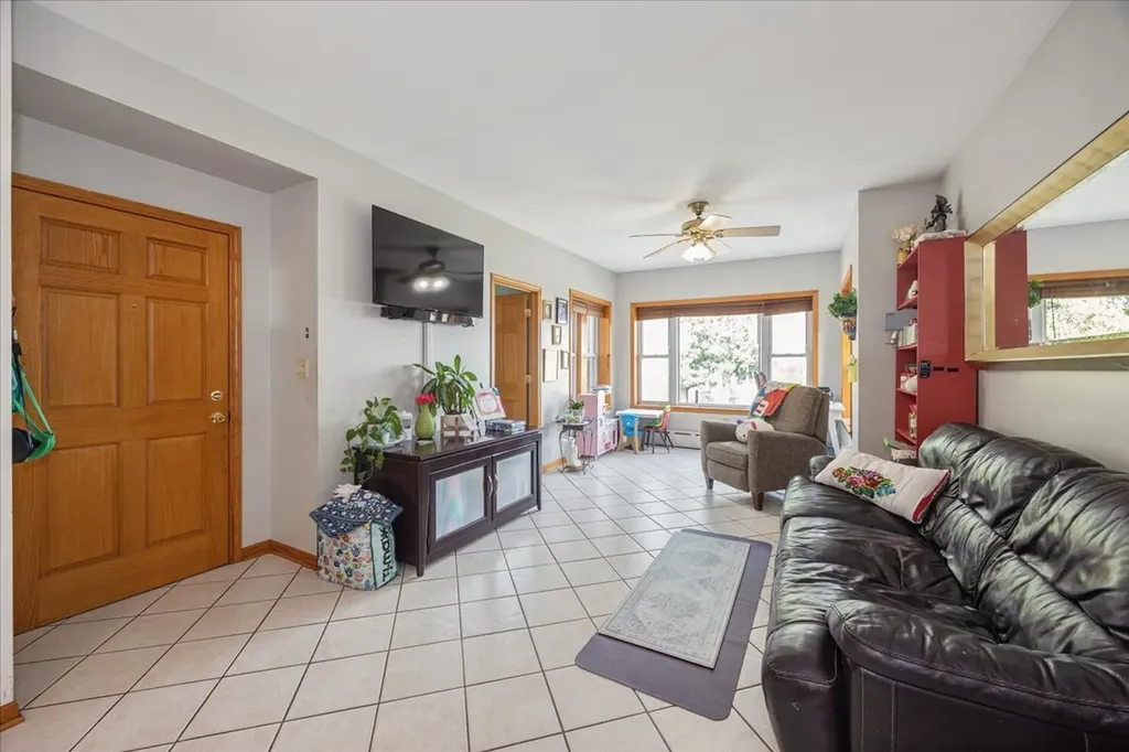 4630 South Sawyer Avenue Chicago IL 60632