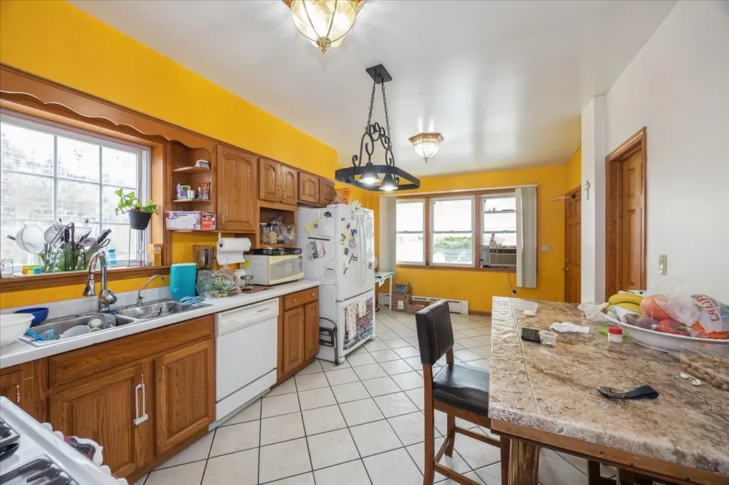 4630 South Sawyer Avenue Chicago IL 60632