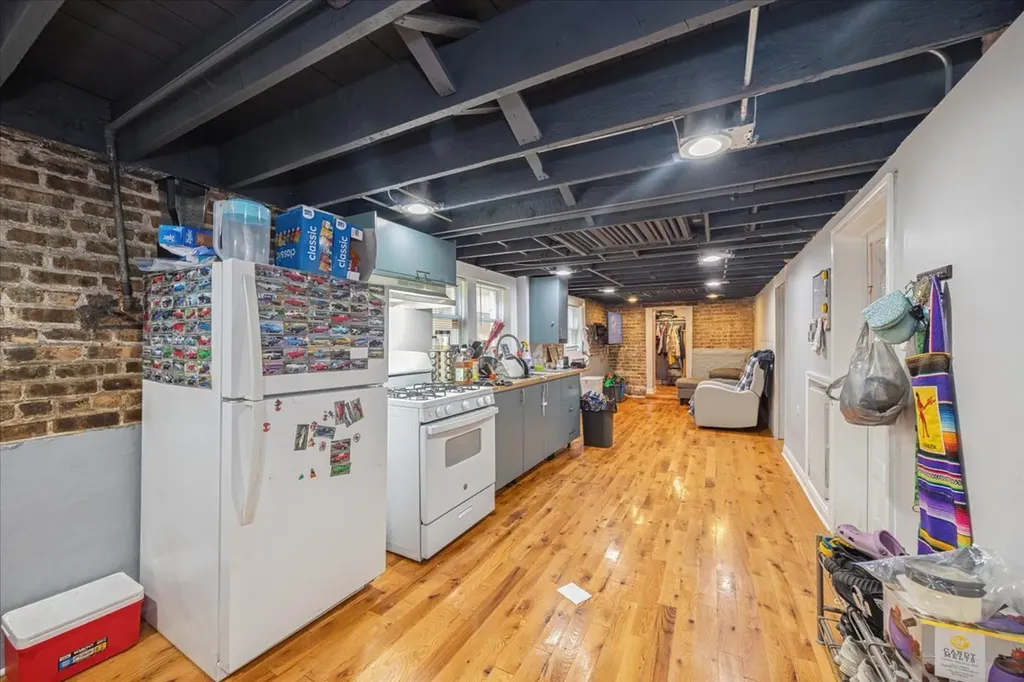 4630 South Sawyer Avenue Chicago IL 60632