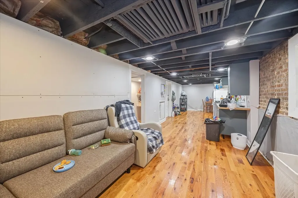 4630 South Sawyer Avenue Chicago IL 60632