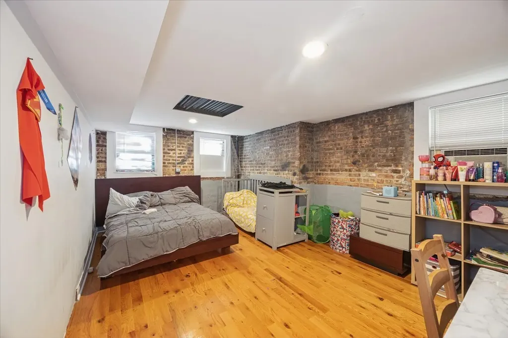 4630 South Sawyer Avenue Chicago IL 60632