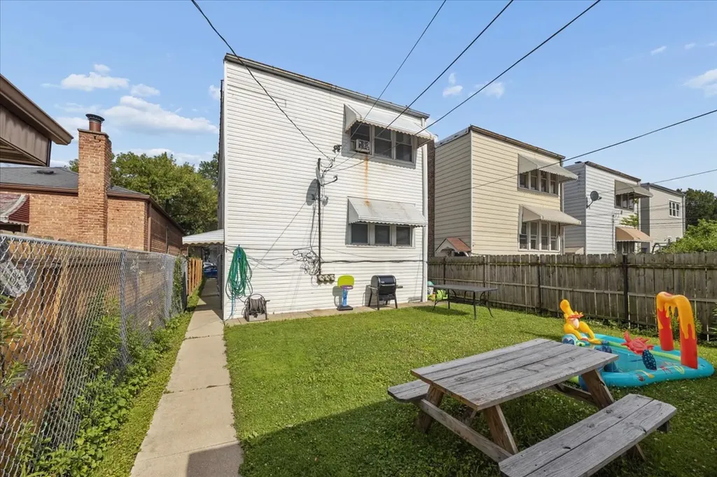 4630 South Sawyer Avenue Chicago IL 60632