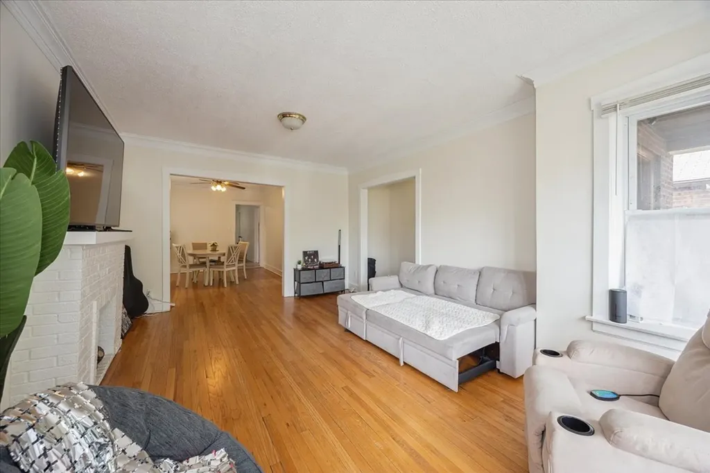 4630 South Sawyer Avenue Chicago IL 60632