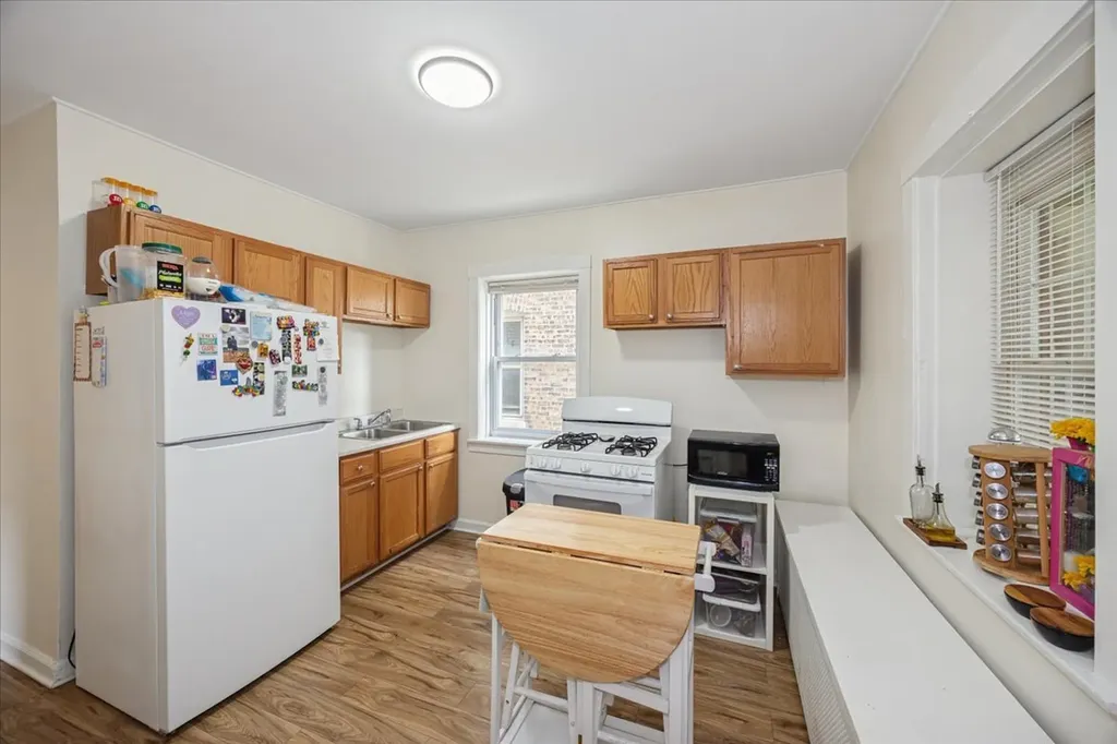4630 South Sawyer Avenue Chicago IL 60632