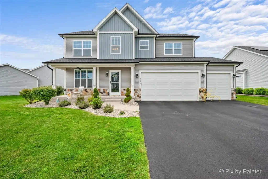2240 Coventry Circle S Sycamore IL 60178