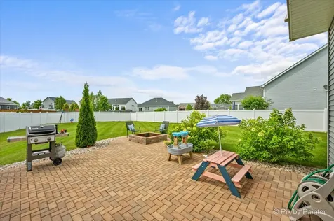 2240 Coventry Circle S Sycamore IL 60178