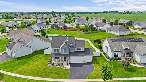2240 Coventry Circle S Sycamore IL 60178