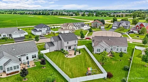 2240 Coventry Circle S Sycamore IL 60178