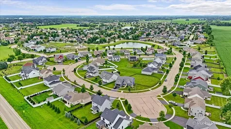 2240 Coventry Circle S Sycamore IL 60178
