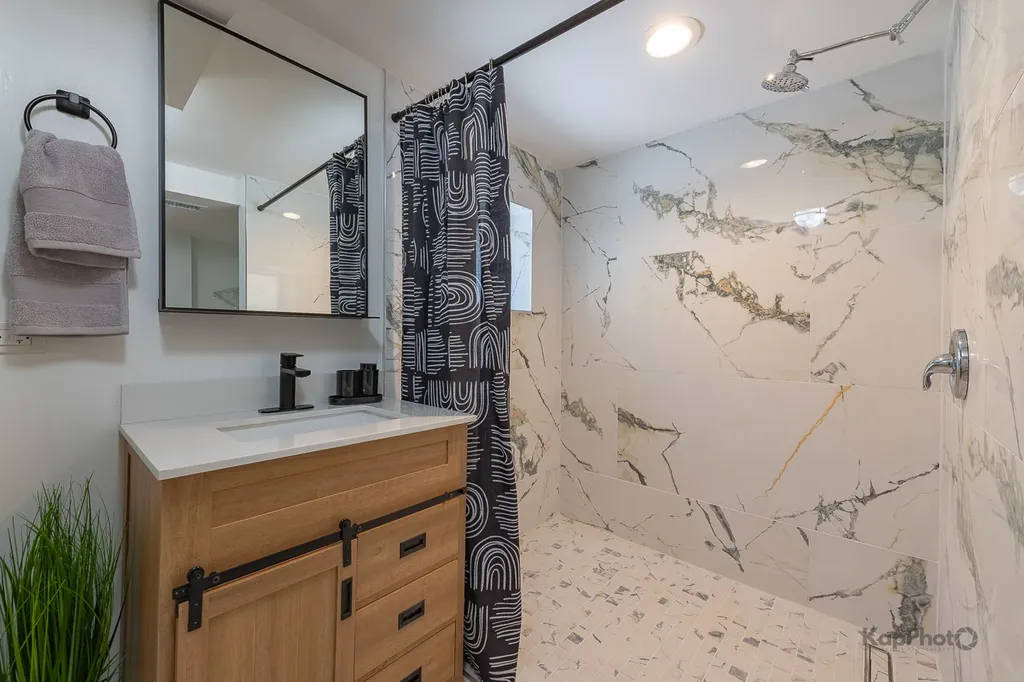 9350 South Manistee Avenue Chicago IL 60617