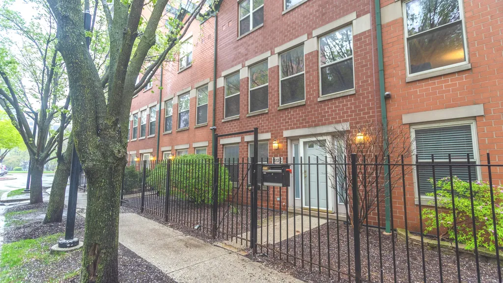 1513 North Clybourn Avenue Chicago IL 60610