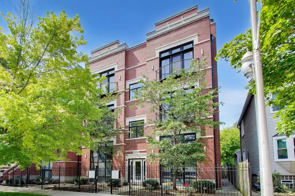 2174 North Stave Street Chicago IL 60647