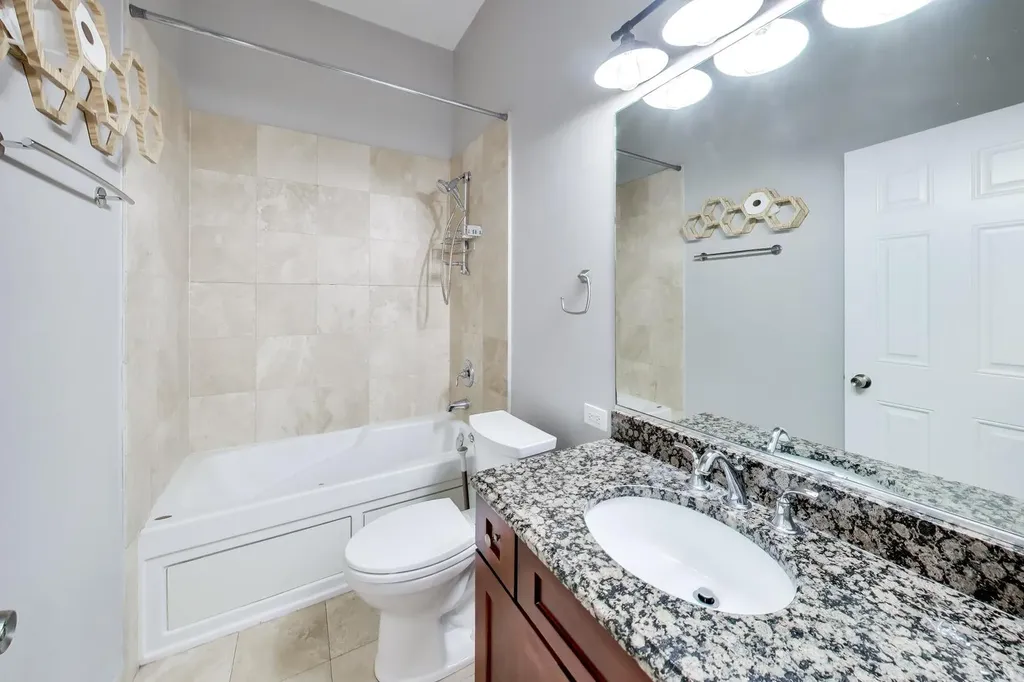 2174 North Stave Street Chicago IL 60647