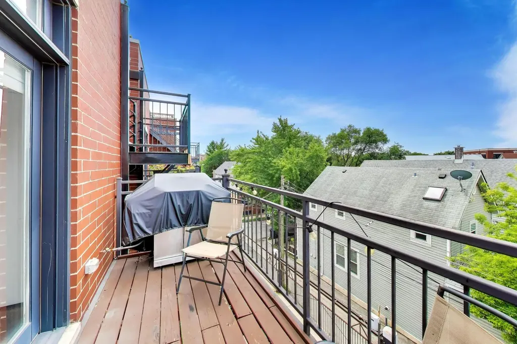 2174 North Stave Street Chicago IL 60647
