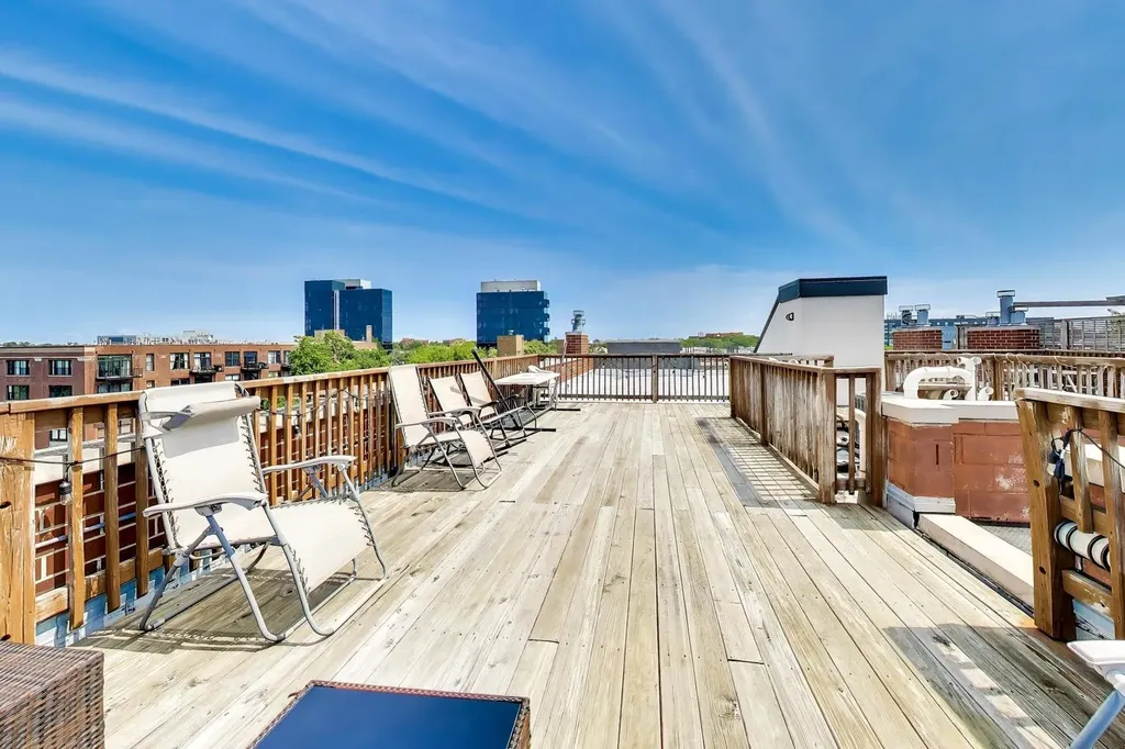 2174 North Stave Street Chicago IL 60647
