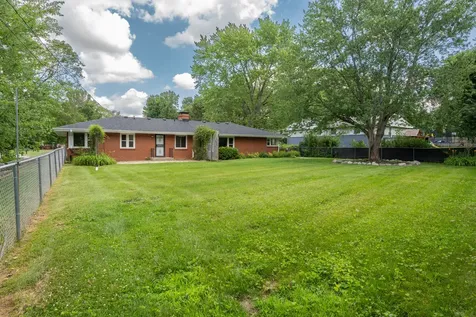 5715 Knollwood Road Rockford IL 61107