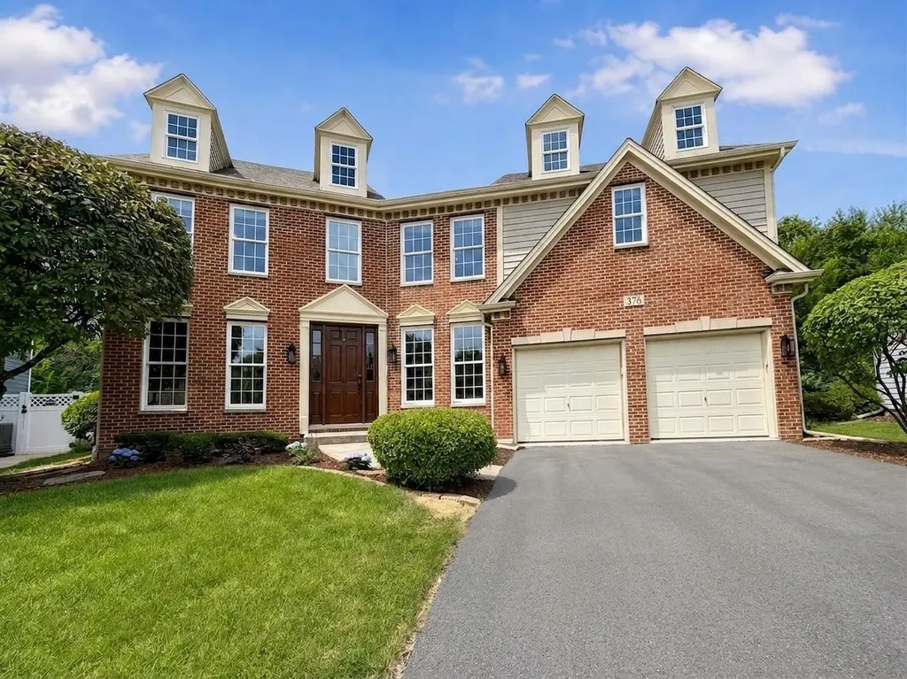 376 Amy Court Glen Ellyn IL 60137
