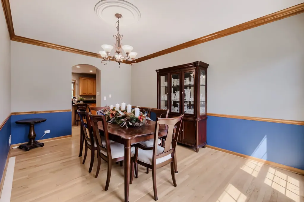 376 Amy Court Glen Ellyn IL 60137