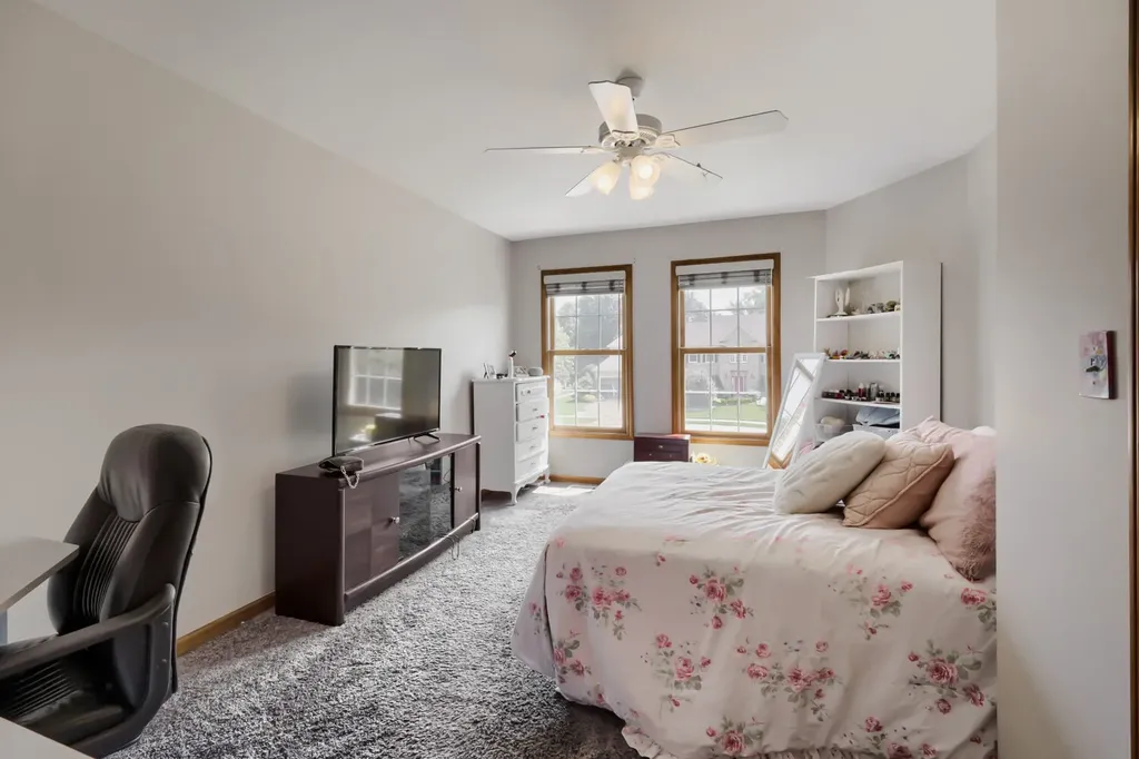 376 Amy Court Glen Ellyn IL 60137