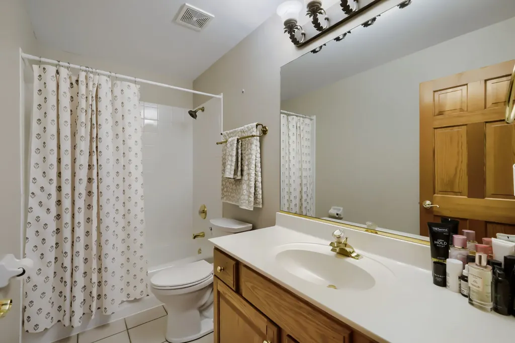 376 Amy Court Glen Ellyn IL 60137
