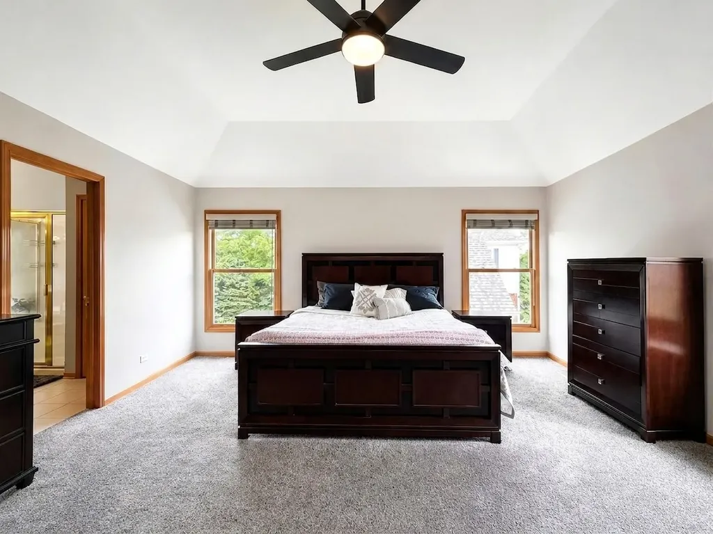 376 Amy Court Glen Ellyn IL 60137