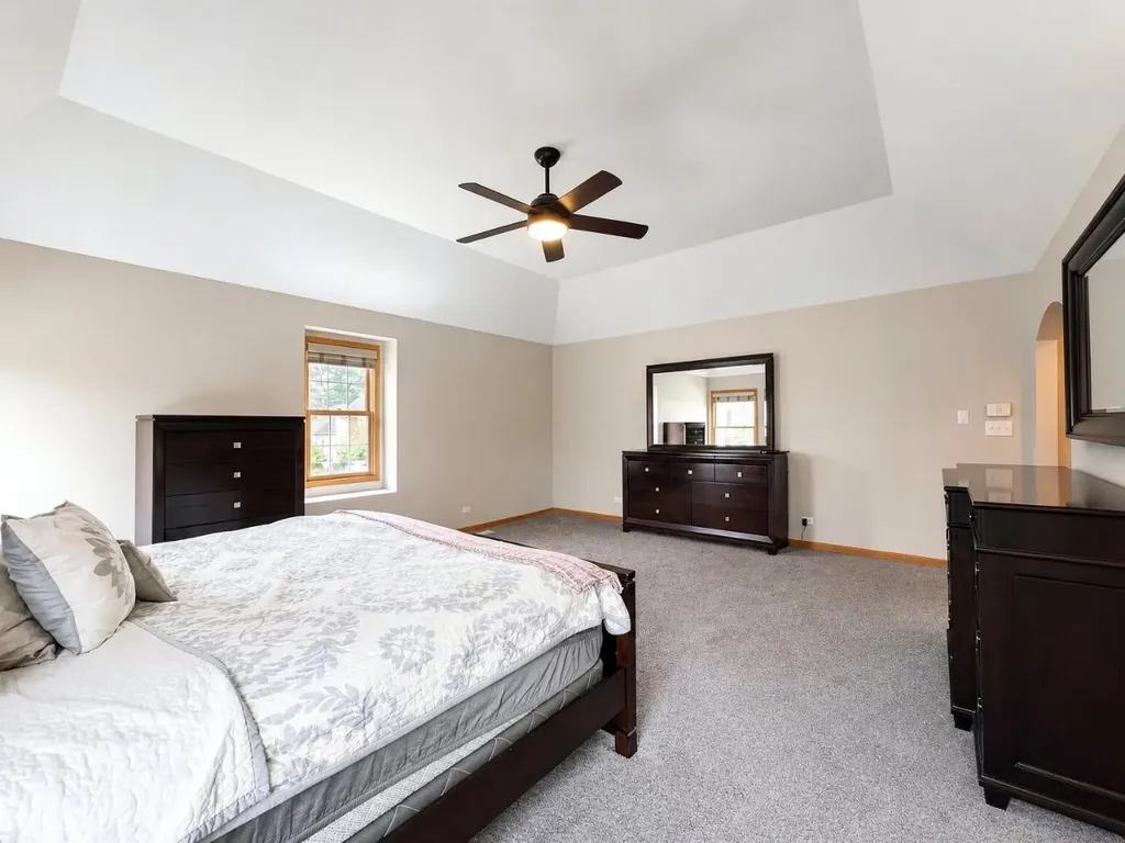 376 Amy Court Glen Ellyn IL 60137