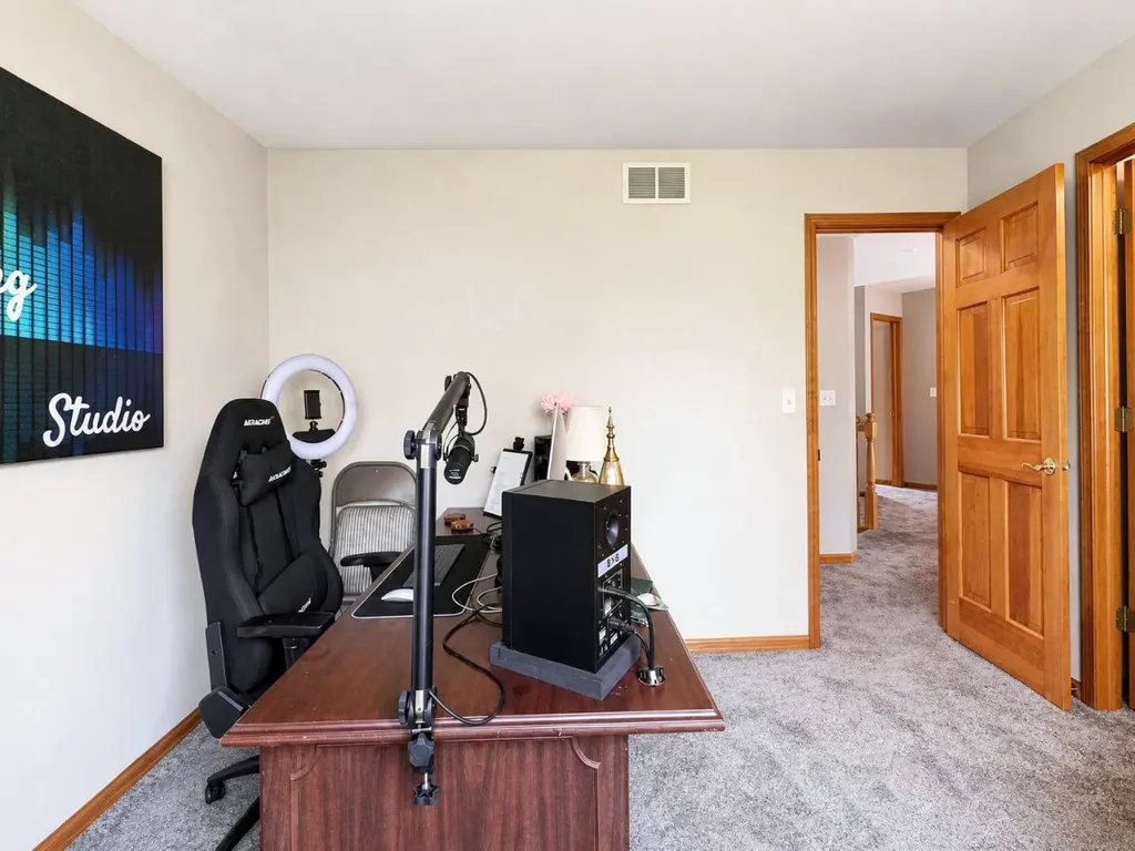 376 Amy Court Glen Ellyn IL 60137