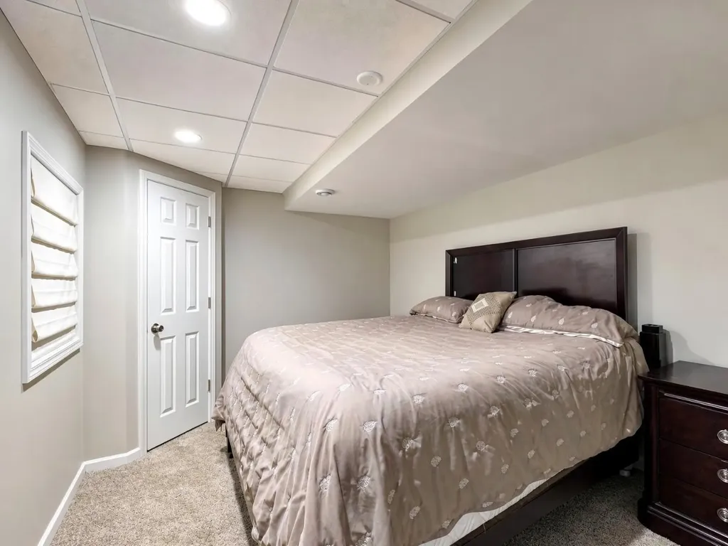 376 Amy Court Glen Ellyn IL 60137