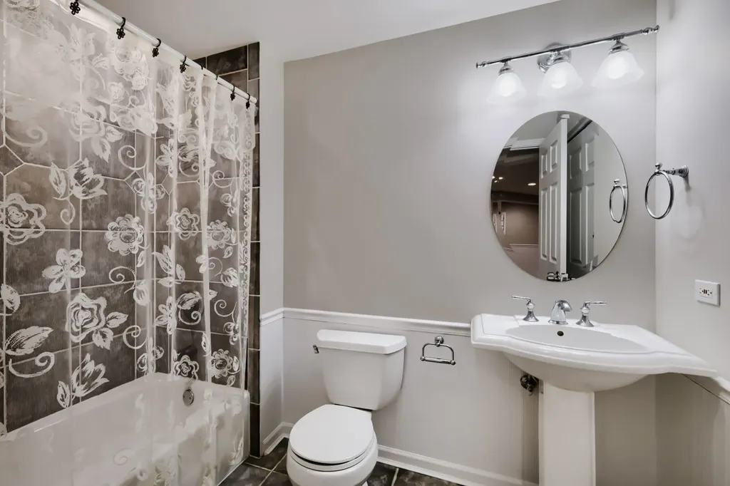 376 Amy Court Glen Ellyn IL 60137
