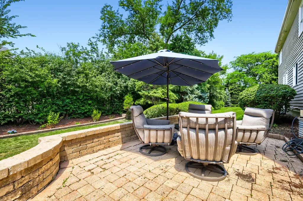 376 Amy Court Glen Ellyn IL 60137