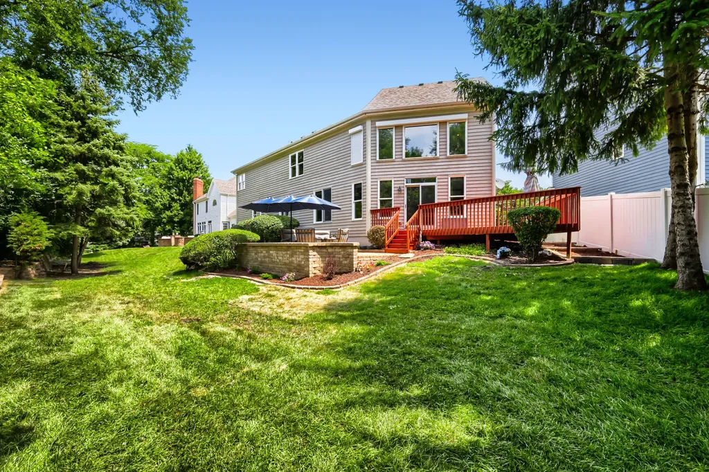 376 Amy Court Glen Ellyn IL 60137