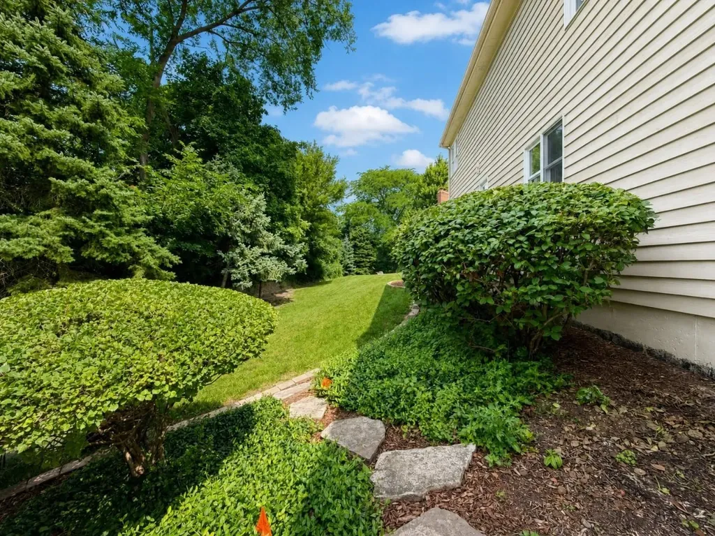 376 Amy Court Glen Ellyn IL 60137