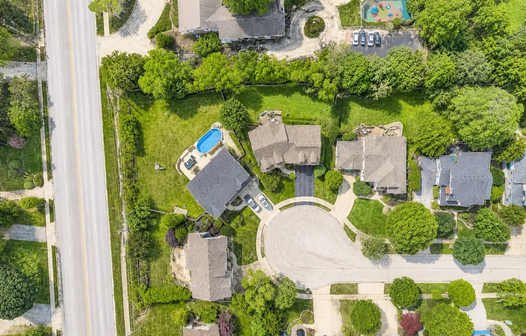 376 Amy Court Glen Ellyn IL 60137
