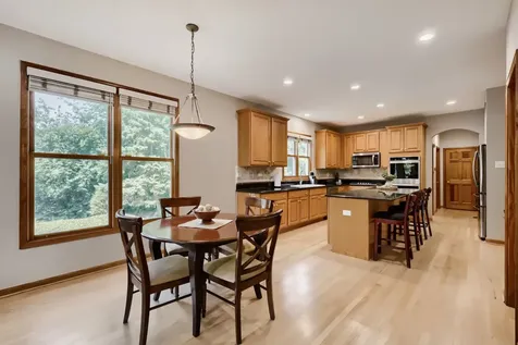 376 Amy Court Glen Ellyn IL 60137