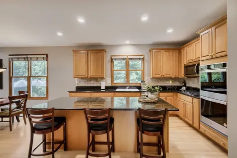 376 Amy Court Glen Ellyn IL 60137